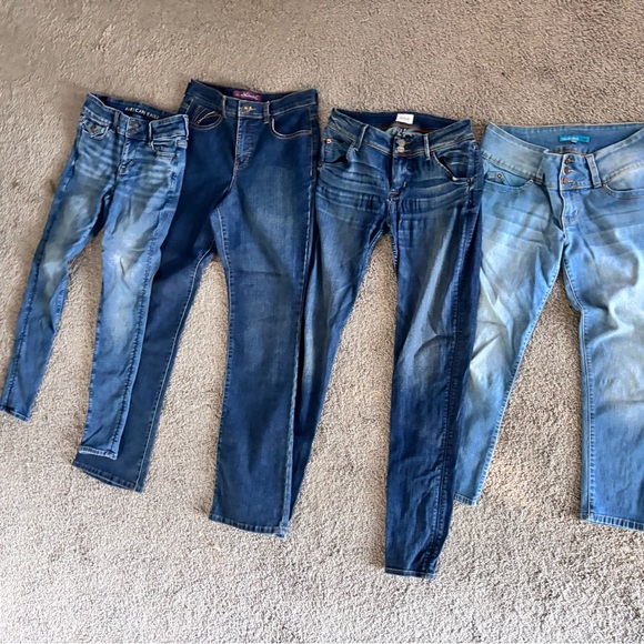 Lot of 4 Pairs of Jeans, Woman's Sizes 9, 28, 10, and 8 Hudson, American Eagle + - Picture 1 of 11